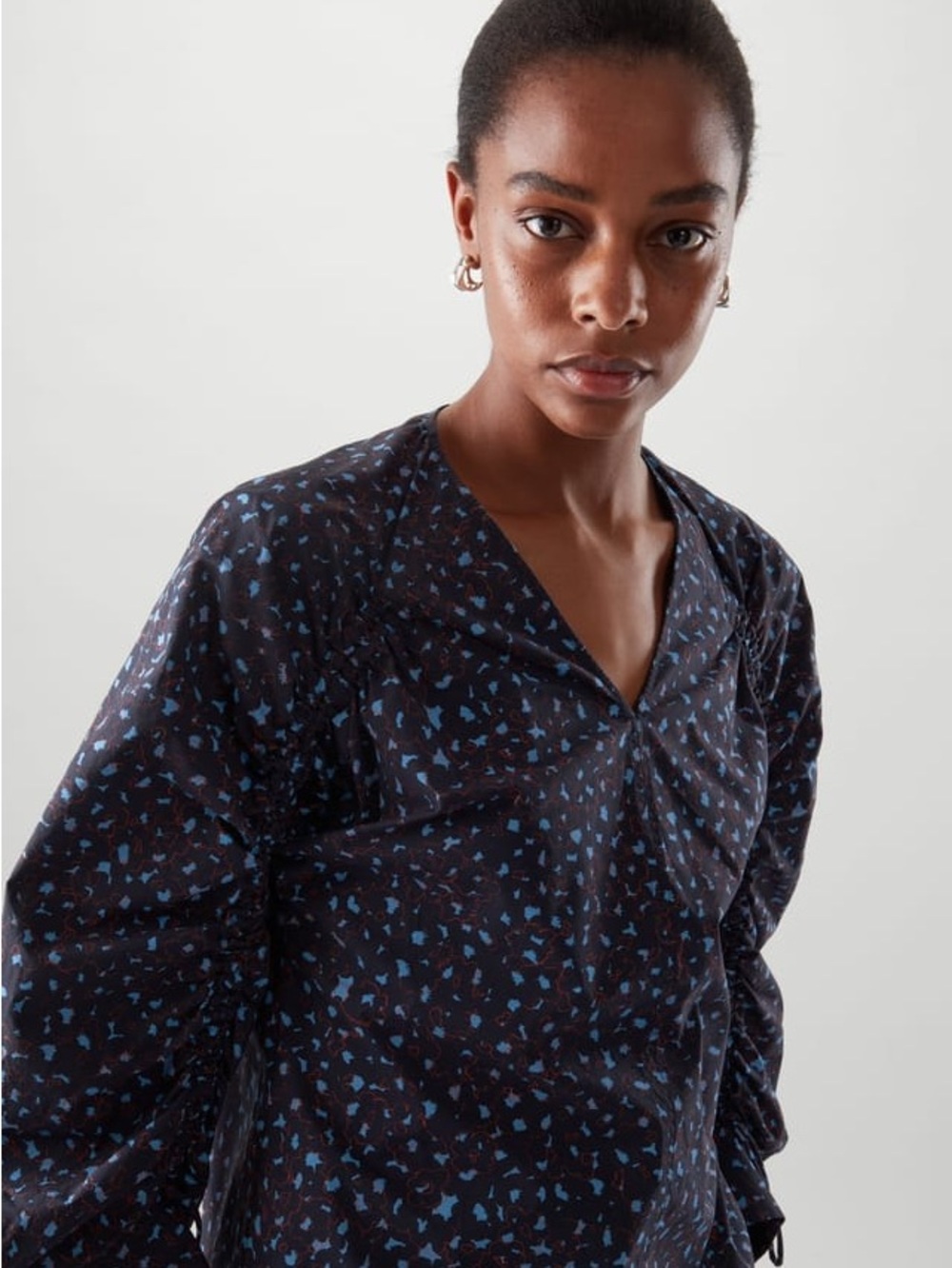 COS Floral Ruched Sleeve V-Neck Blouse Deep Blue Purple Size 2 Cotton Y2K Fall